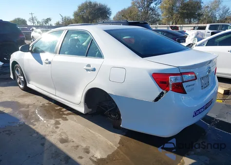 2014 Toyota Camry Se z USA, uszkodzony, nr VIN 4T1BF1FK9EU790853